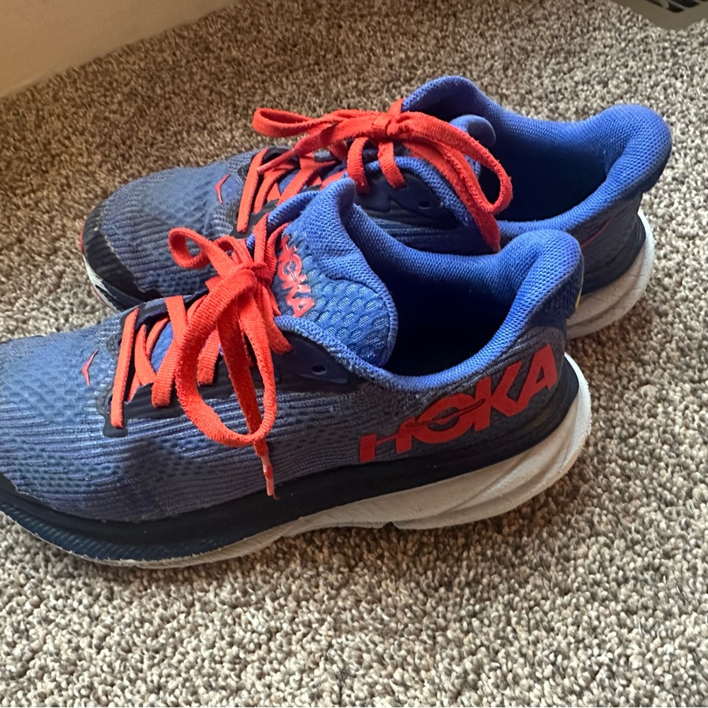 Boys Hoka Clifton 9 size 4.5 Shoes